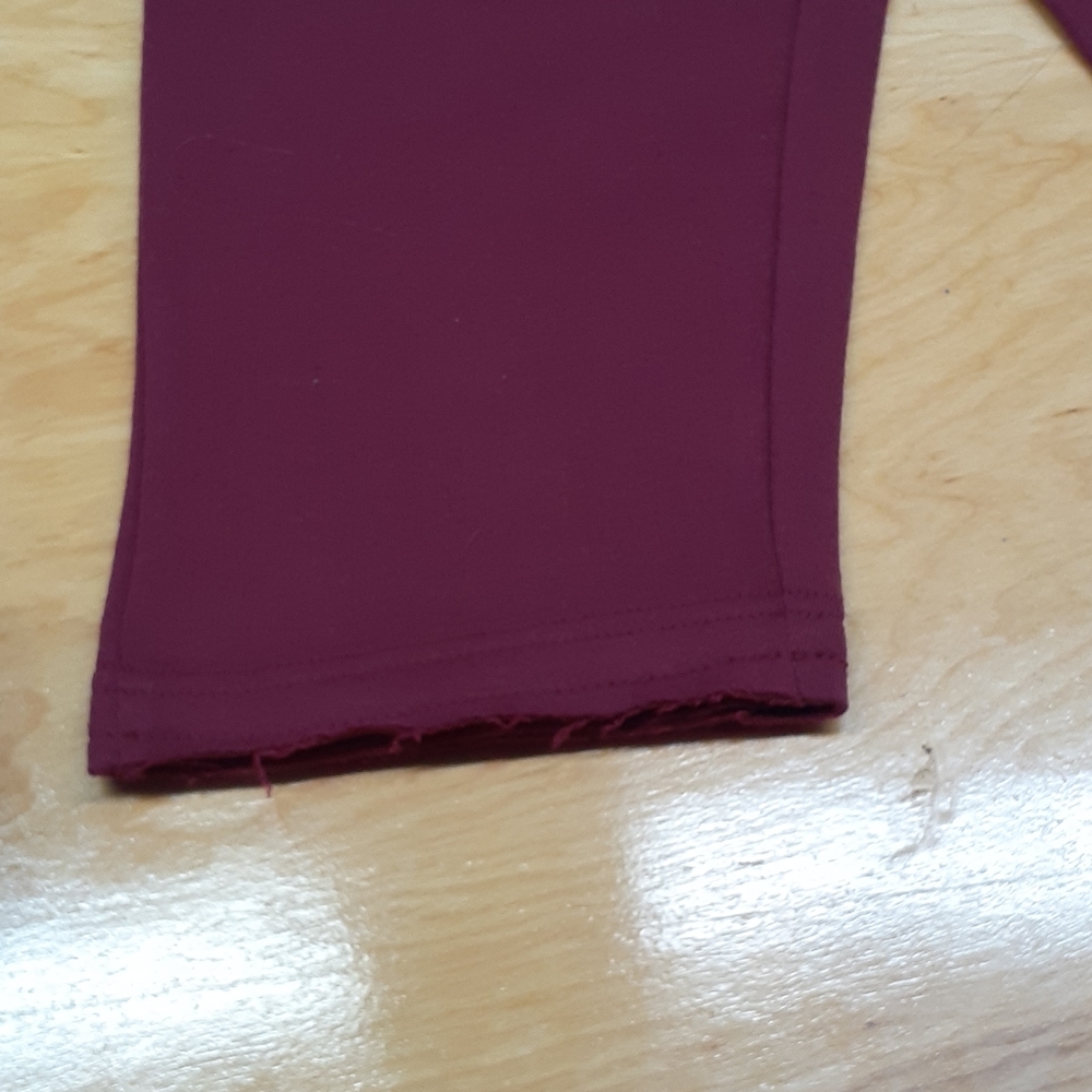 Capris Maroon - Picture 3 of 4